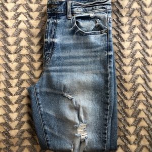 WINDSOR OASIS DISTRESSED JEAN 
Boyfriend Jean